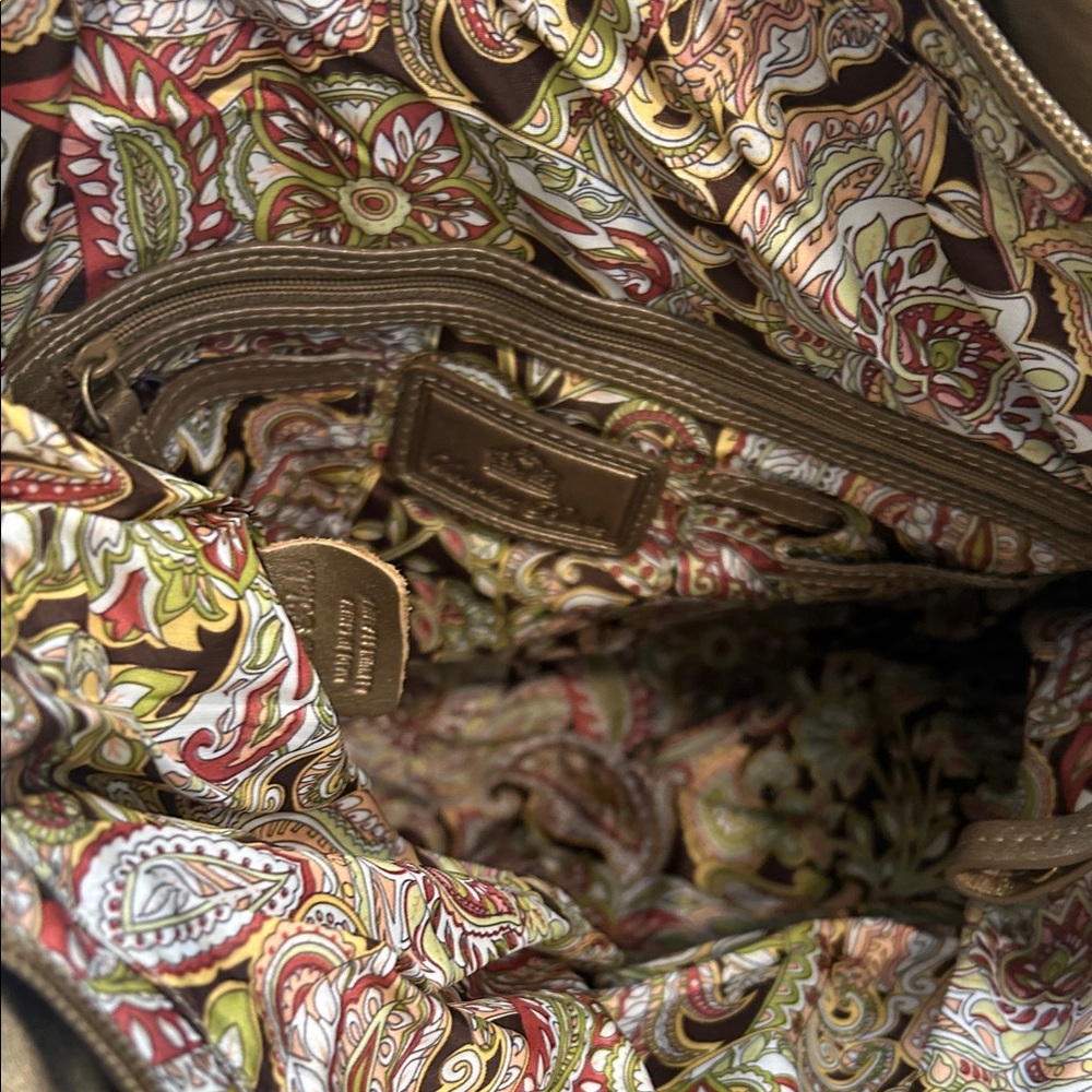 Chic Gold Shoulder Bag - Picture 3 of 8